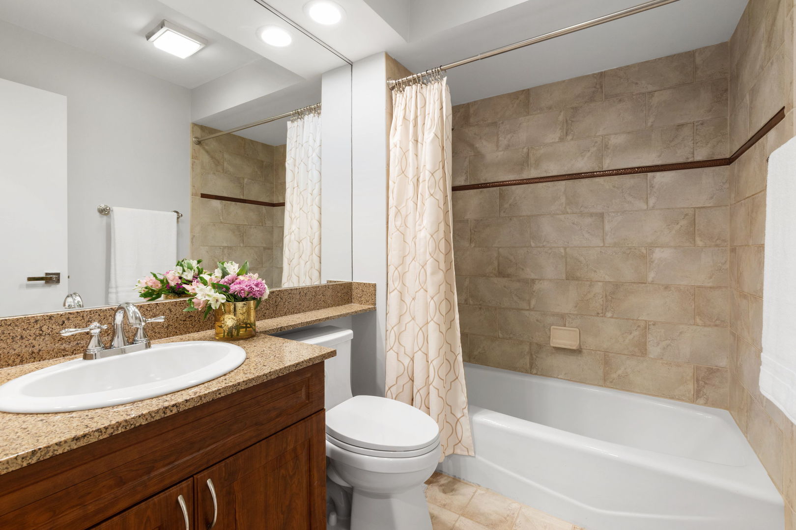 1740 North Clark Street, Unit 1734 Chicago, IL 60614 - Photo 17 of 34