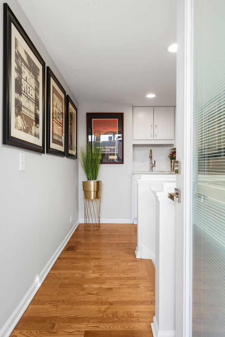 1740 North Clark Street, Unit 1734 Chicago, IL 60614 - Photo 20 of 34