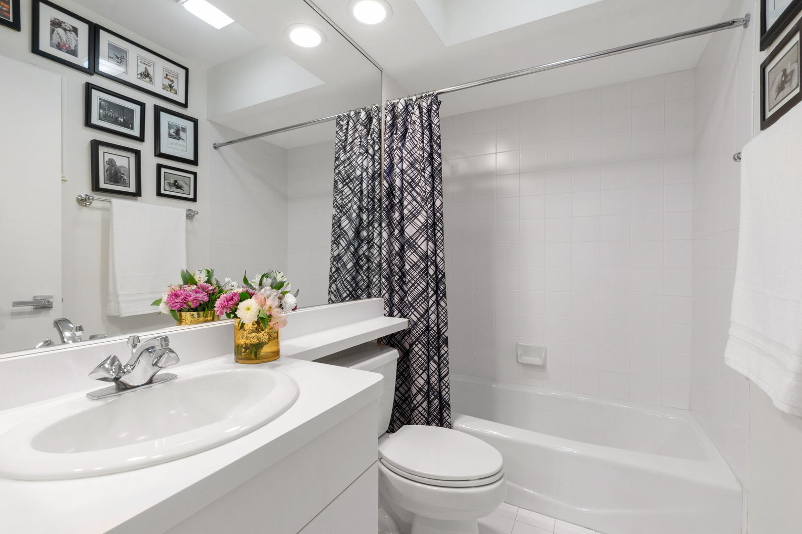 1740 North Clark Street, Unit 1734 Chicago, IL 60614 - Photo 24 of 34