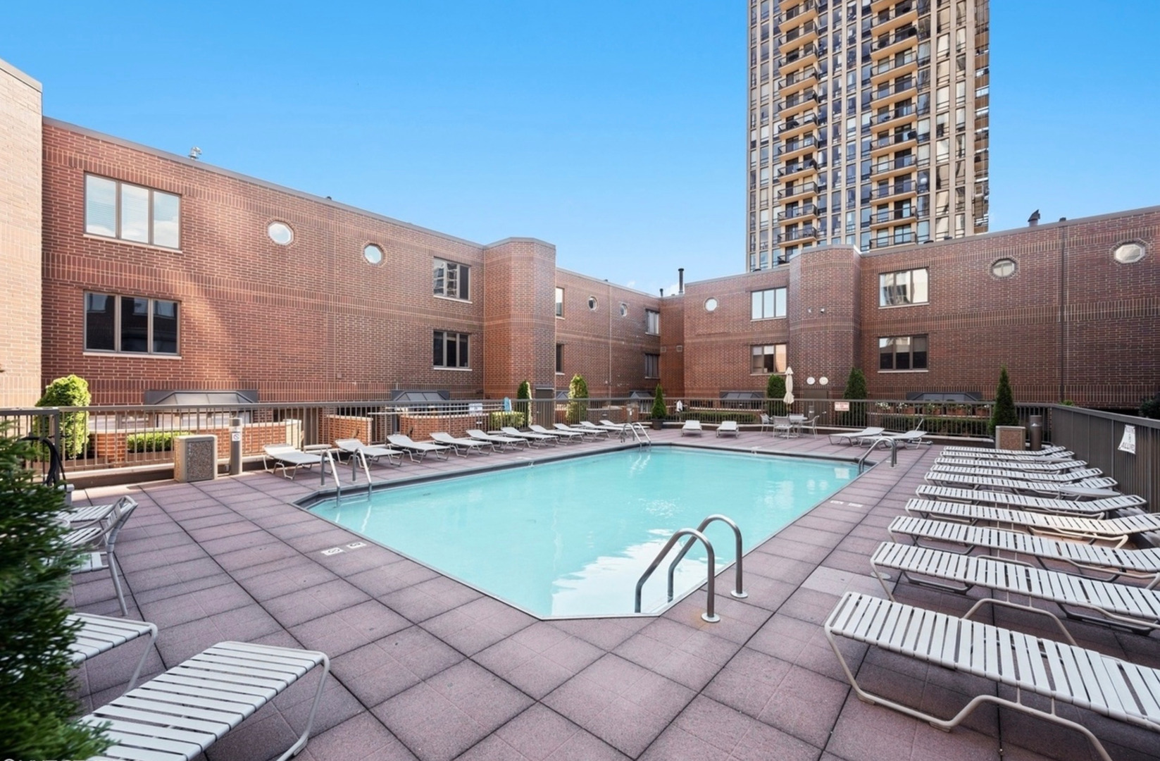 1740 North Clark Street, Unit 1734 Chicago, IL 60614 - Photo 28 of 34