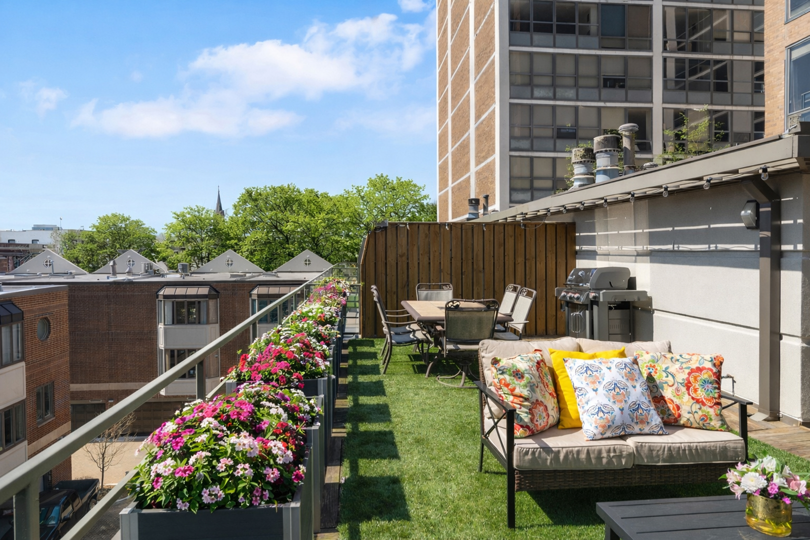 1740 North Clark Street, Unit 1734 Chicago, IL 60614 - Photo 4 of 34