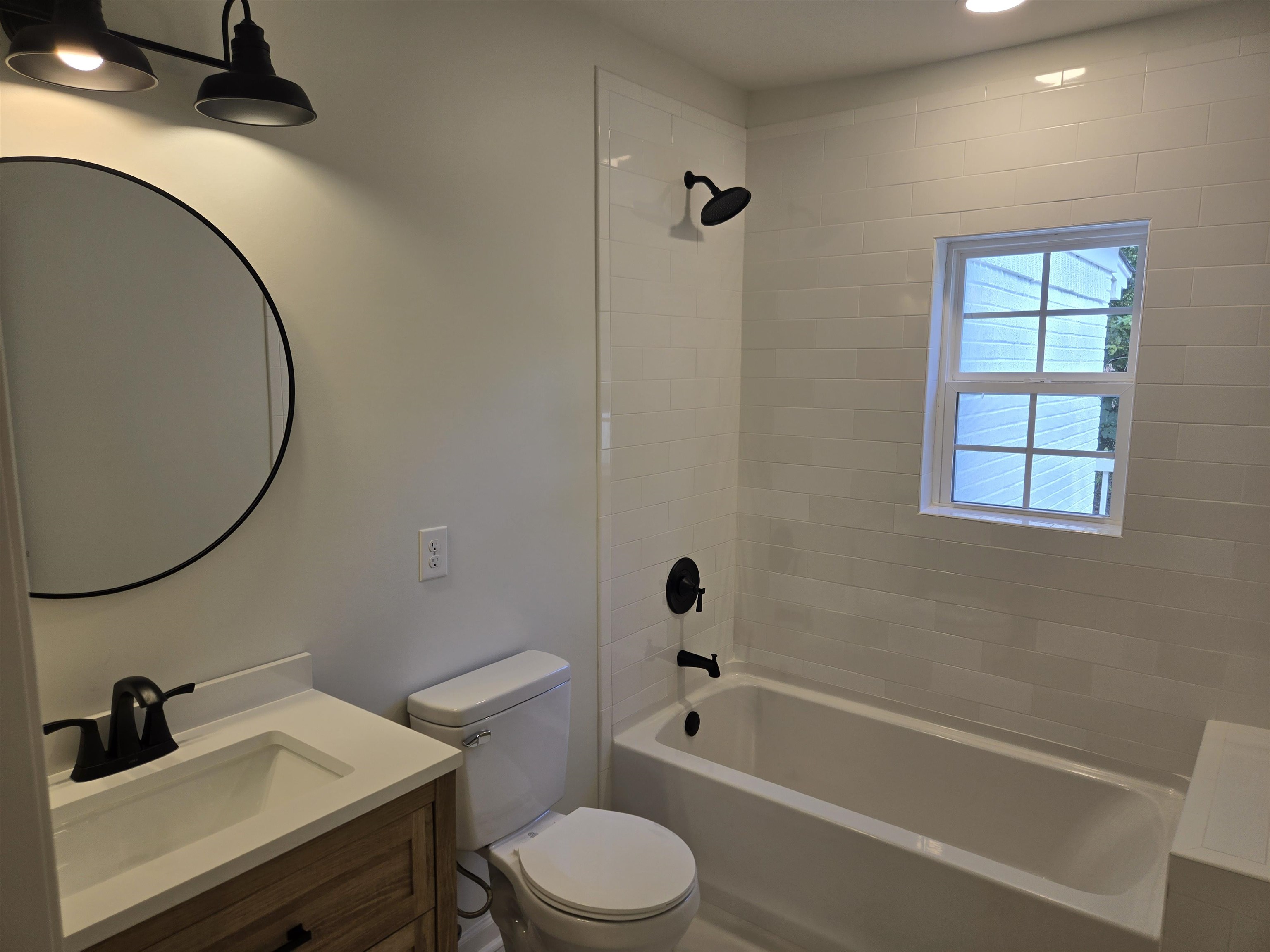880 Pisgah Road Eads, TN 38028 - Photo 7 of 19 Bathroom with washtub / shower combination and vanity