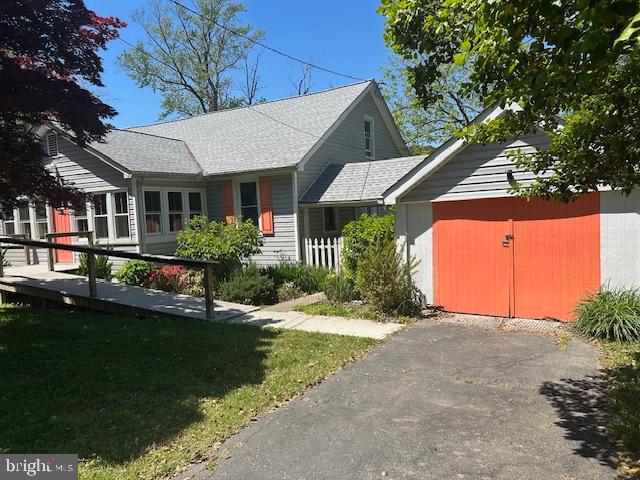 8090 Bozman Neavitt Road St. Michaels, MD 21663 - Photo 2 of 33 a front view of house with yard and green space