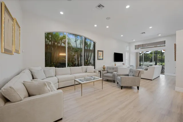 $525,000 | 10870 Royal Devon Way, Lake Worth, FL 33449