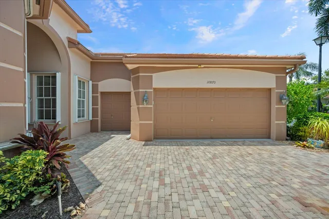 $525,000 | 10870 Royal Devon Way, Lake Worth, FL 33449