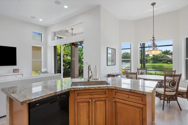 $525,000 | 10870 Royal Devon Way, Lake Worth, FL 33449