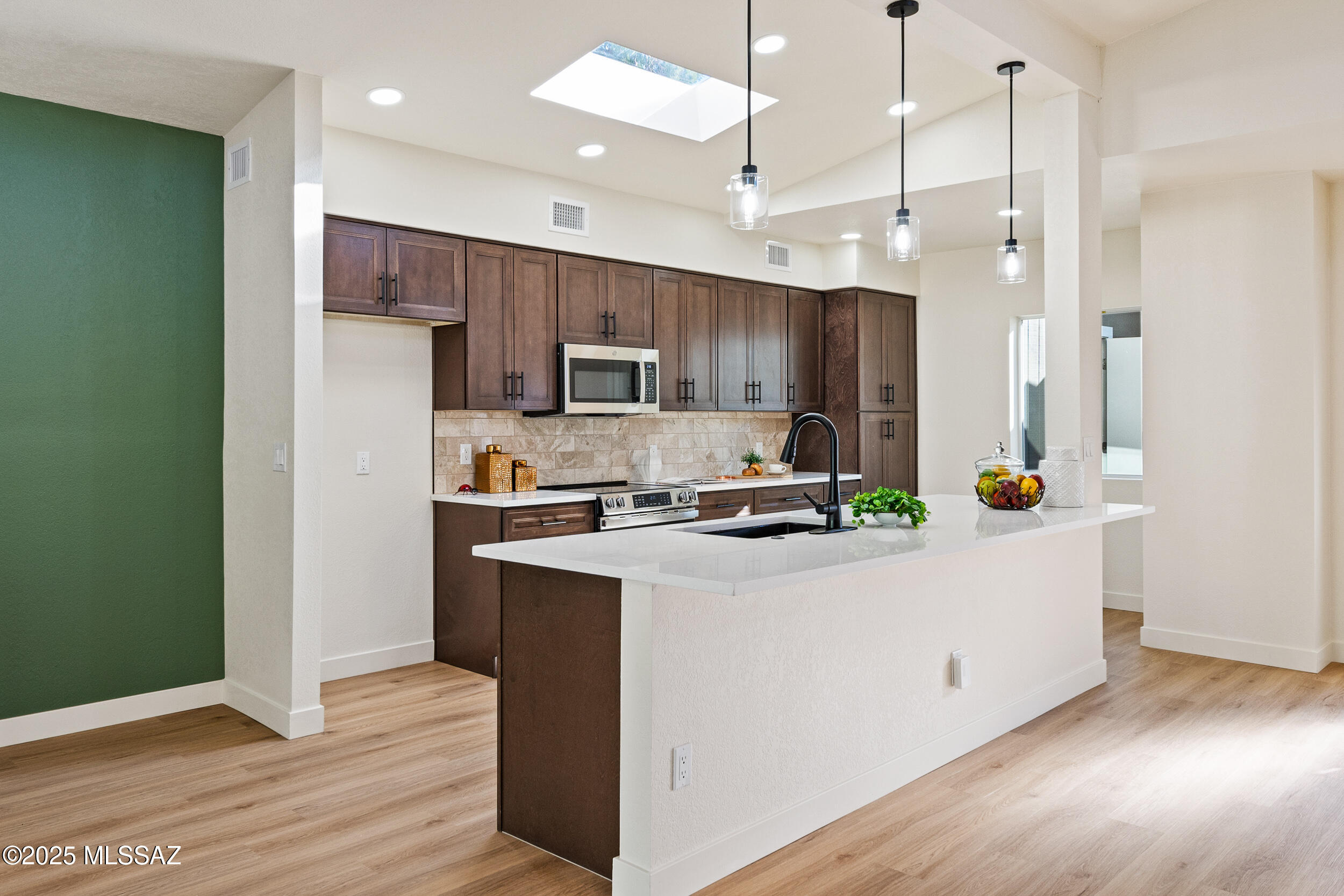7487 East Wandering Road Tucson, AZ 85750 - Photo 6 of 31 kitchen