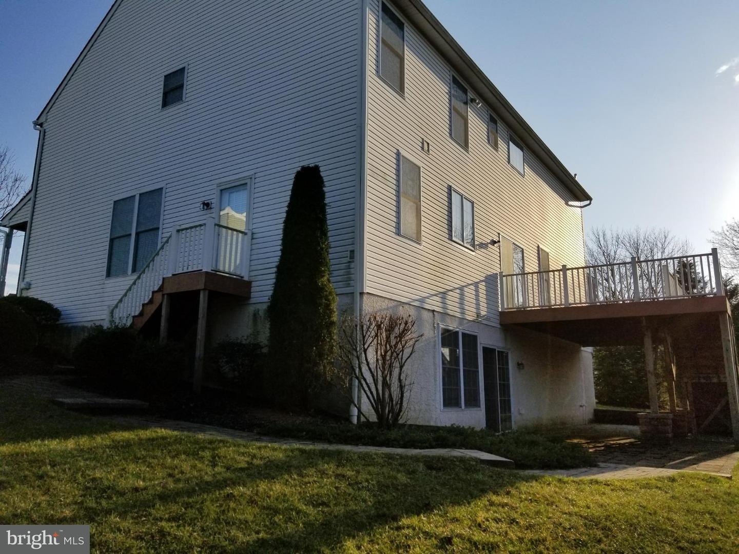 29 Rutherford Court Limerick, PA 19468 - Photo 3 of 21 Exterior Side