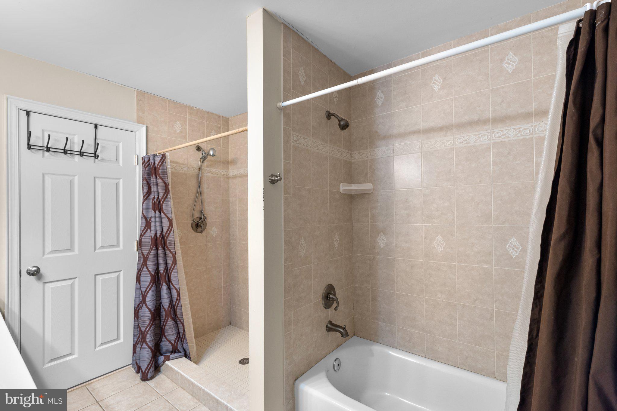 10855 Bethesda Church Road Damascus, MD 20872 - Photo 38 of 92 a bathroom with a shower and a tub