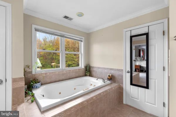 a view of yard with green space