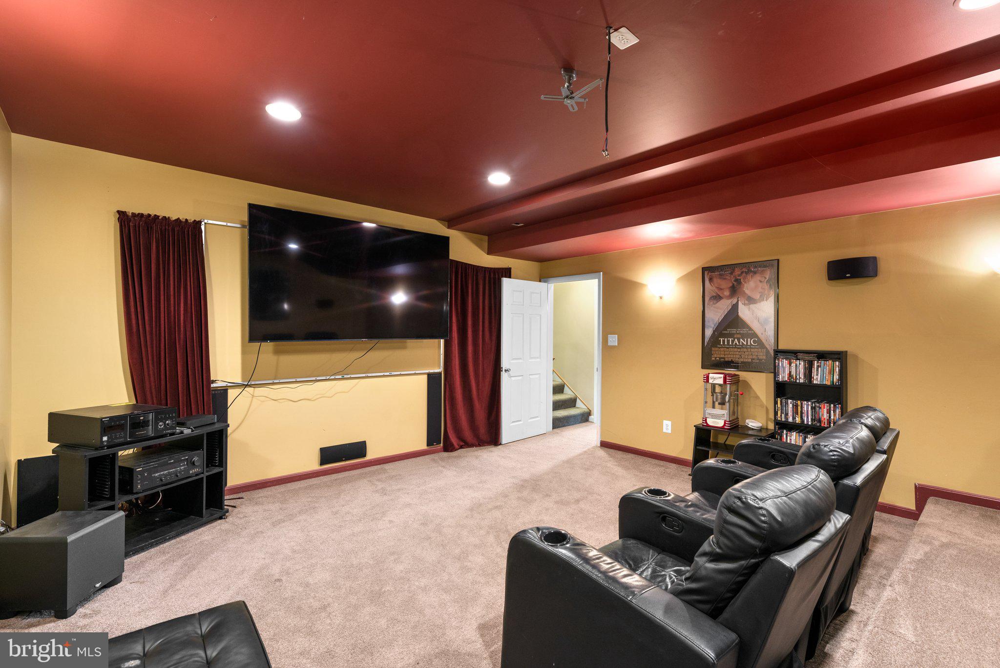 10855 Bethesda Church Road Damascus, MD 20872 - Photo 64 of 92 a living room with furniture