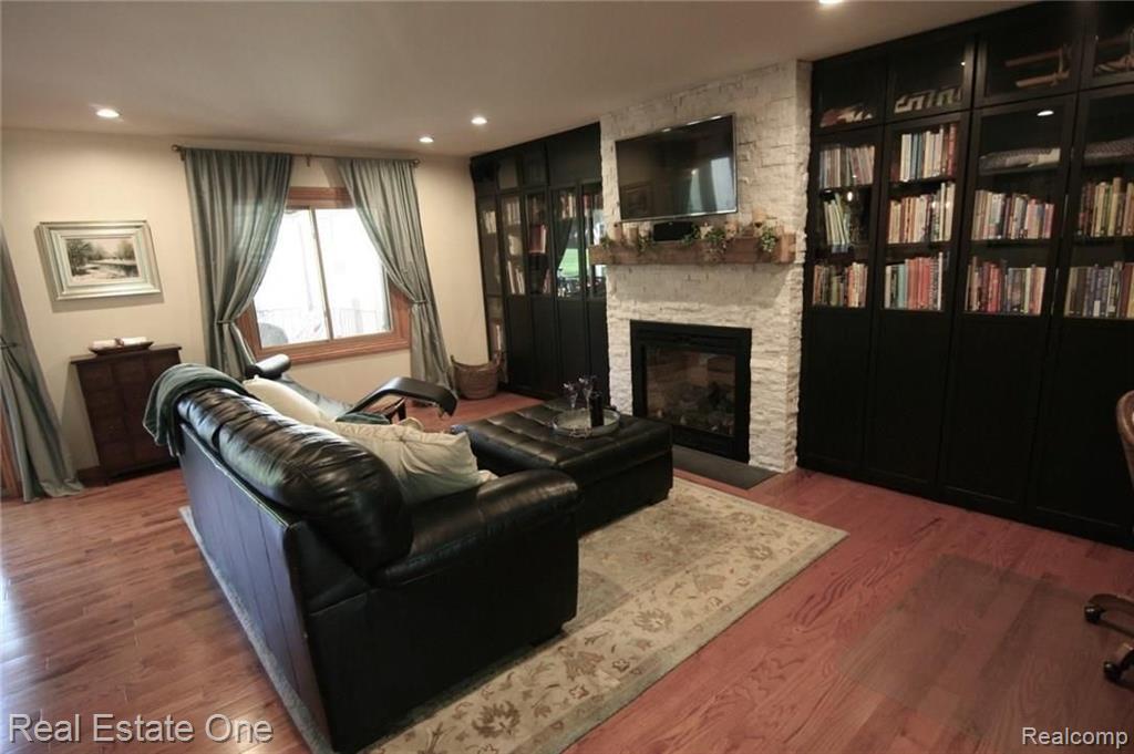 2216 Rochelle Park Drive Rochester Hills, MI 48309 - Photo 16 of 34