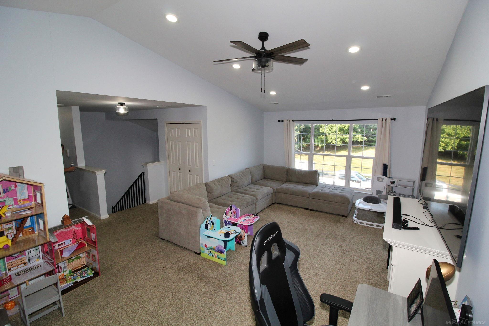1766 Flagstone Circle Rochester, MI 48307 - Photo 18 of 28 50156045-c49bf01c-ff9c-4960-ba61-87fad8f22893.JPG