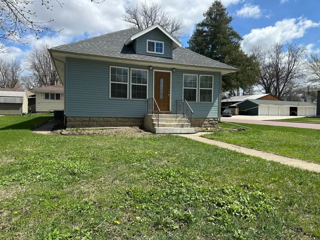 $145,000 | 709 4th Avenue, Windom, MN 56101