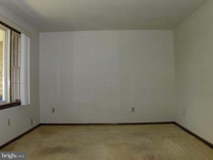 4507 Green Valley Road Monrovia, MD 21770 - Photo 8 of 21 Living Room