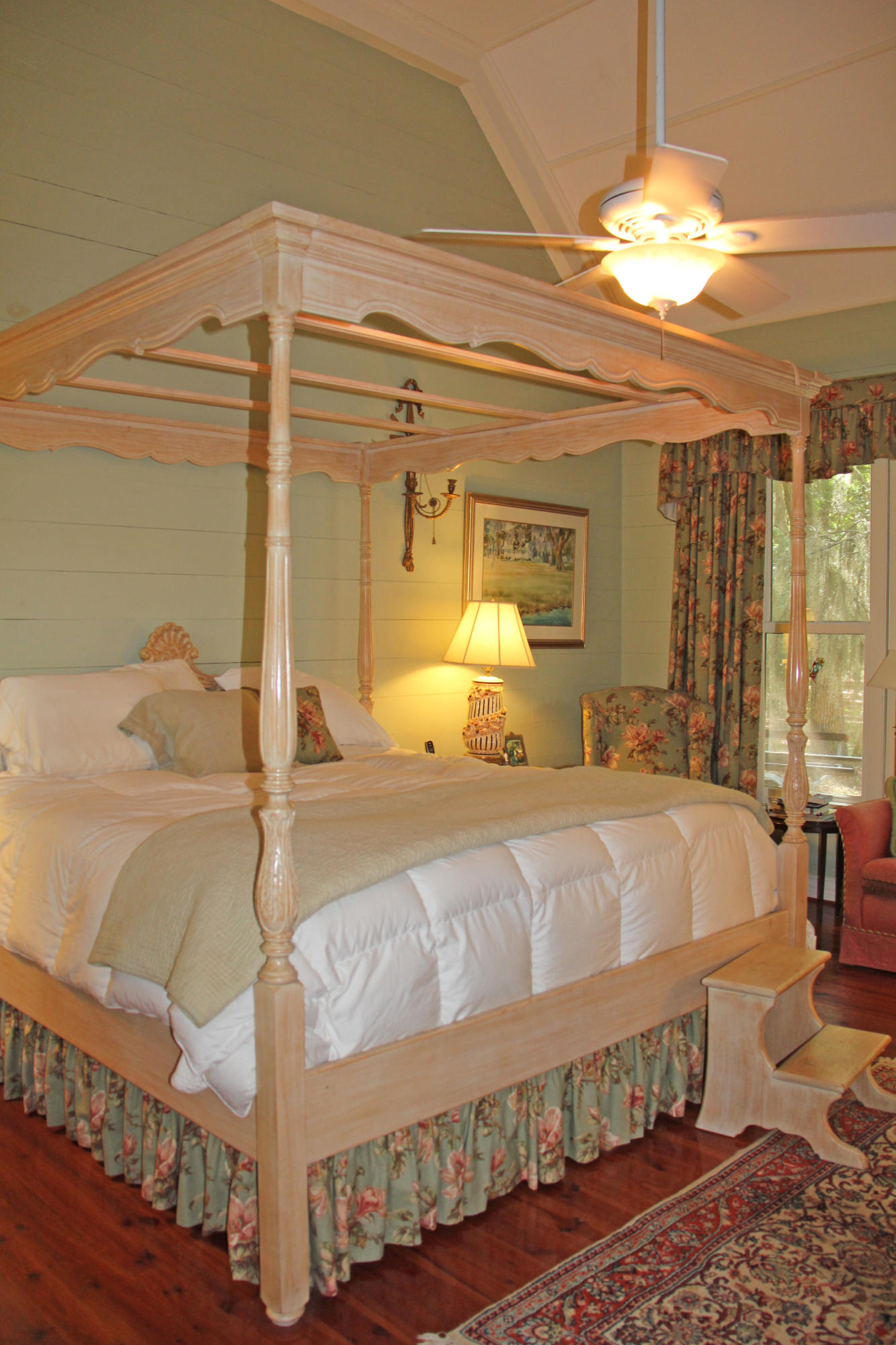 6775 Bears Bluff Road Wadmalaw Island, SC 29487 - Photo 14 of 26 Master suite