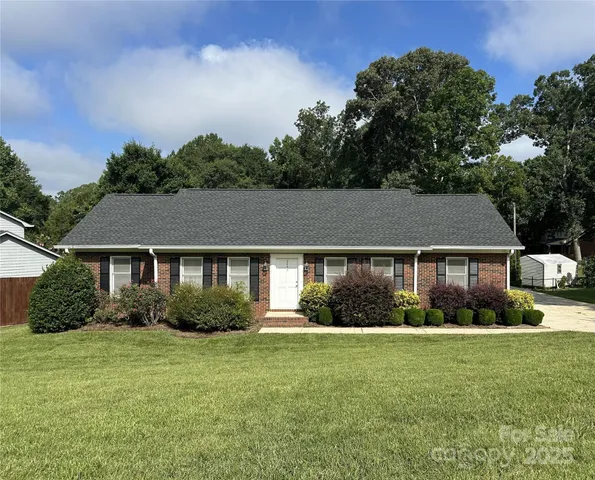front view of house with a yard