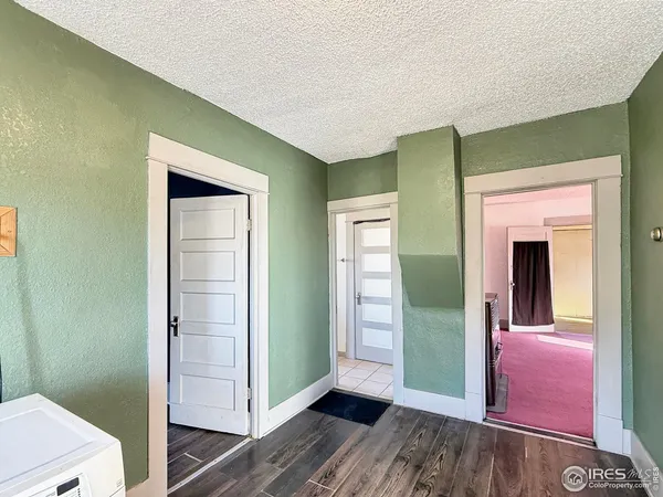 a view of an empty room with a ceiling fan