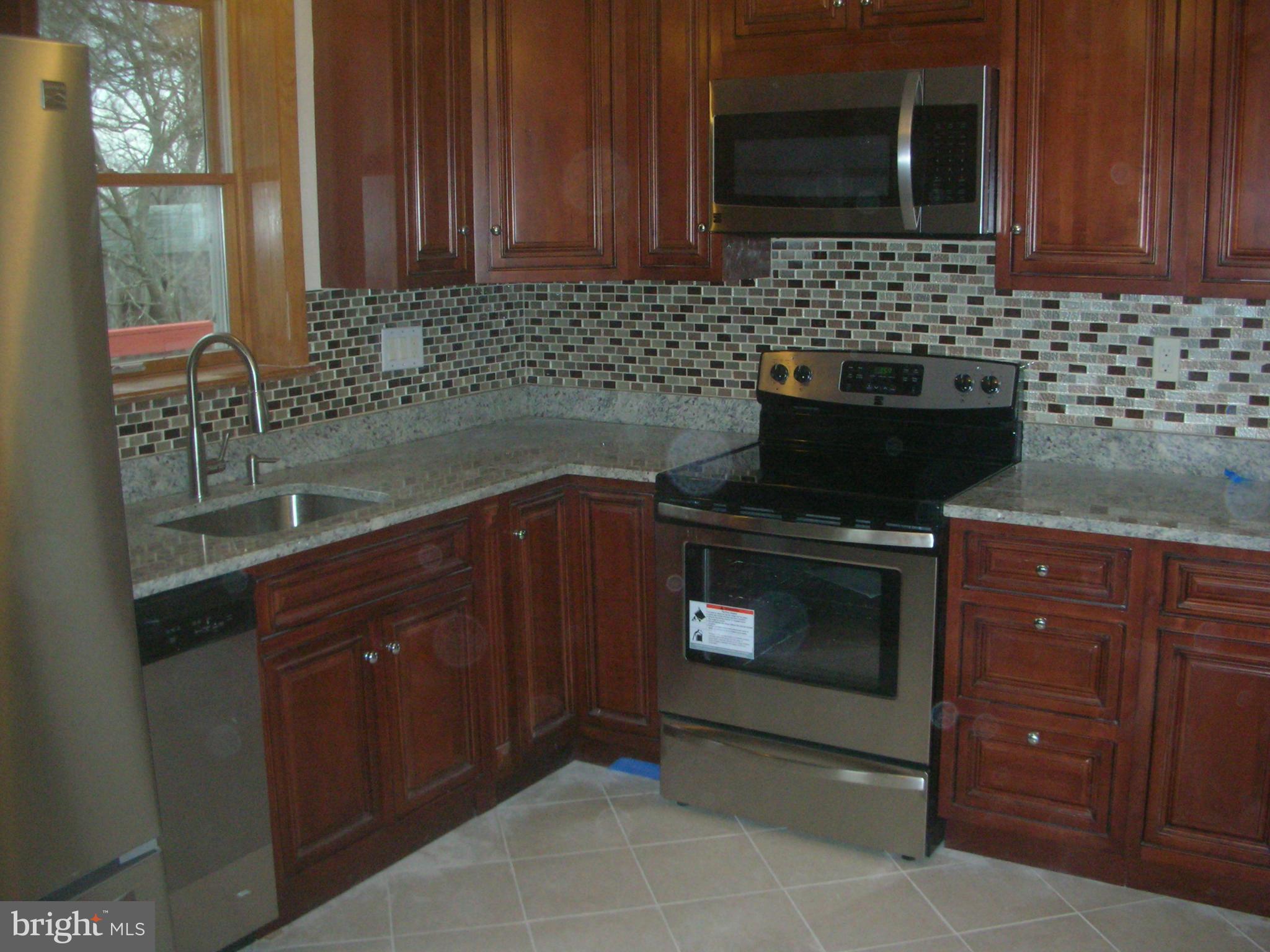 12915 Glynis Road Clinton, MD 20735 - Photo 2 of 29 Kitchen