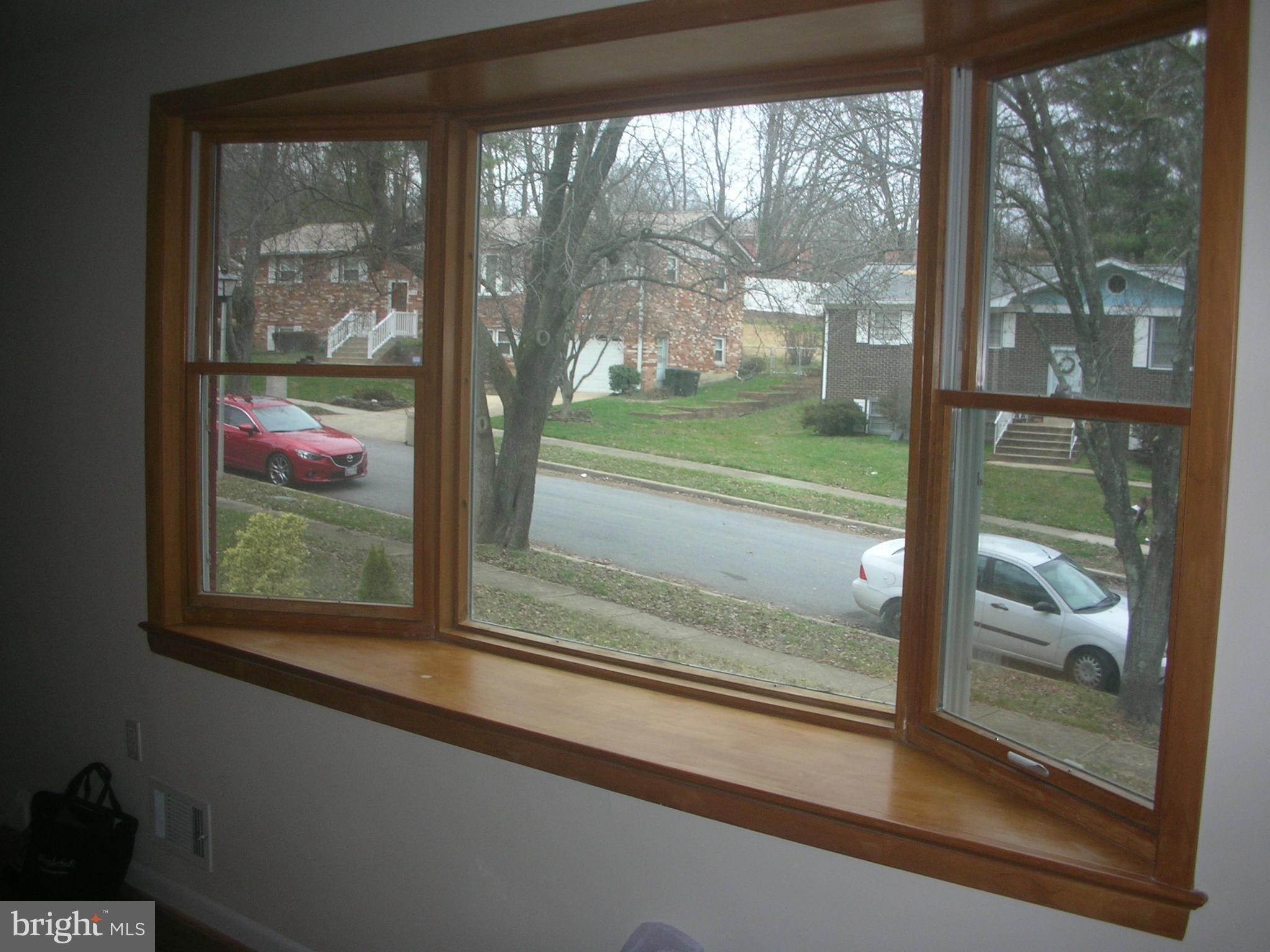12915 Glynis Road Clinton, MD 20735 - Photo 6 of 29 Living Room Bay Window