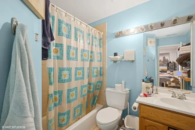 $230,000 | 3537 West Carroll Avenue, Unit 3, Chicago, IL 60624