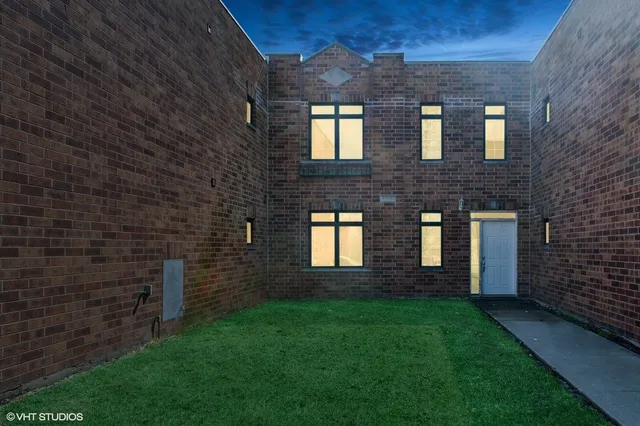 $230,000 | 3537 West Carroll Avenue, Unit 3, Chicago, IL 60624