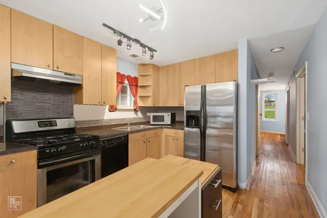 $230,000 | 3537 West Carroll Avenue, Unit 3, Chicago, IL 60624