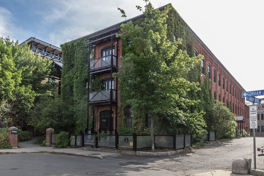 1 Tannery Brook Row, Unit 2A Somerville, MA 02144 - Photo 24 of 27