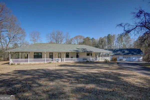 a front view of house with yard
