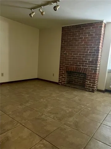 $1,050 | 3116 Prytania Street, Unit 2, New Orleans, LA 70115