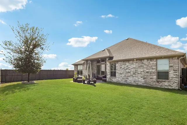 a view of a house with a yard and garage
