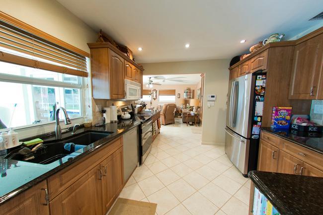 575 Northwest 13th Avenue Boca Raton, FL 33486 - Photo 7 of 15 kitchen