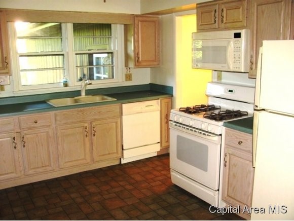 74 Circle Drive Springfield, IL 62703 - Photo 3 of 9