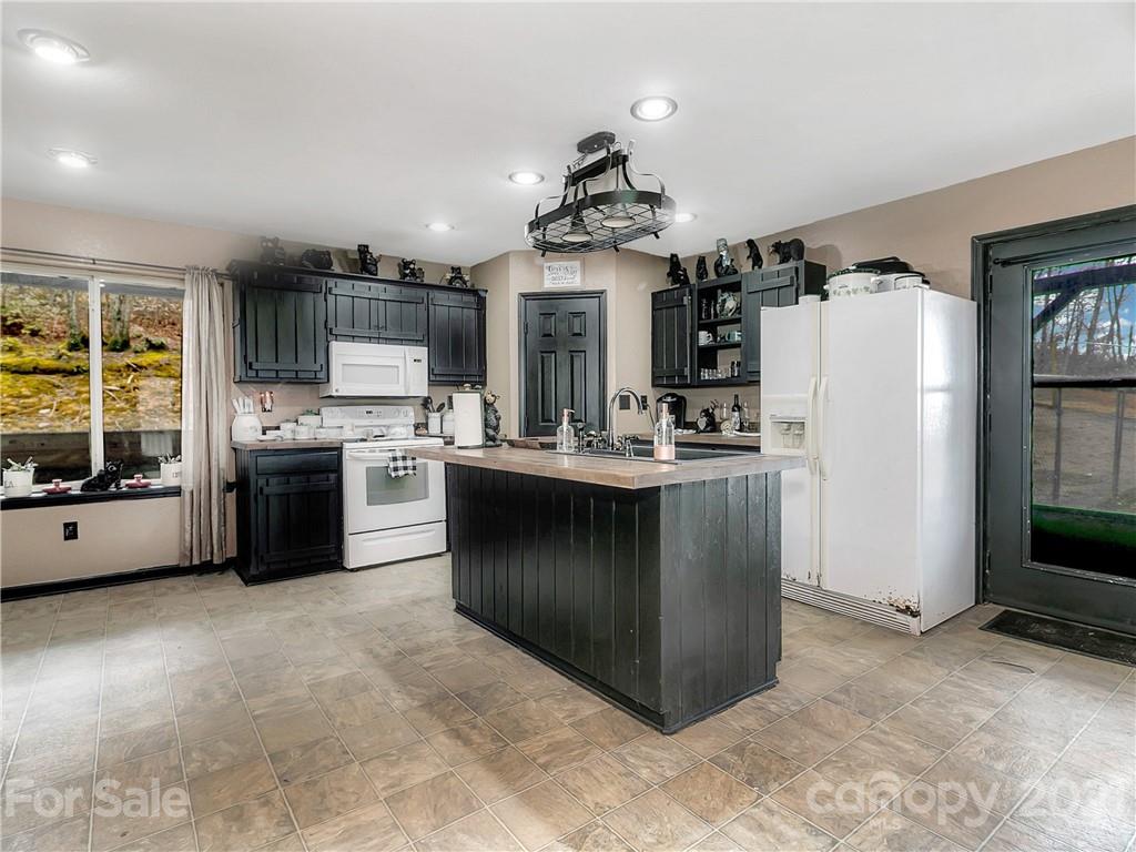 859 Pine Tree Road, Unit 35 Spruce Pine, NC 28777 - Photo 12 of 37 Gallery Image 12