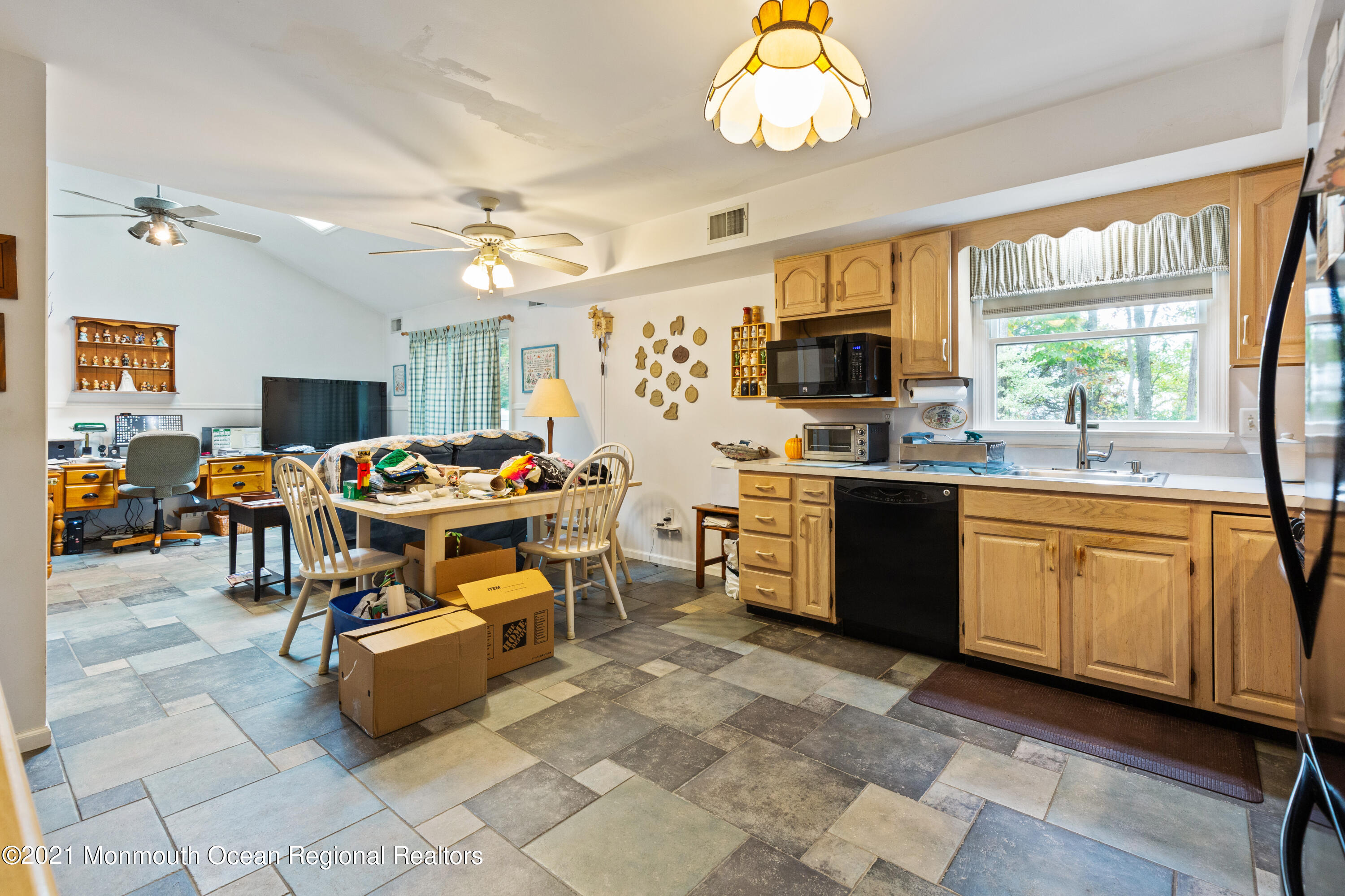 219 Pello Road Brick, NJ 08724 - Photo 8 of 19 Kitchen/Dinette