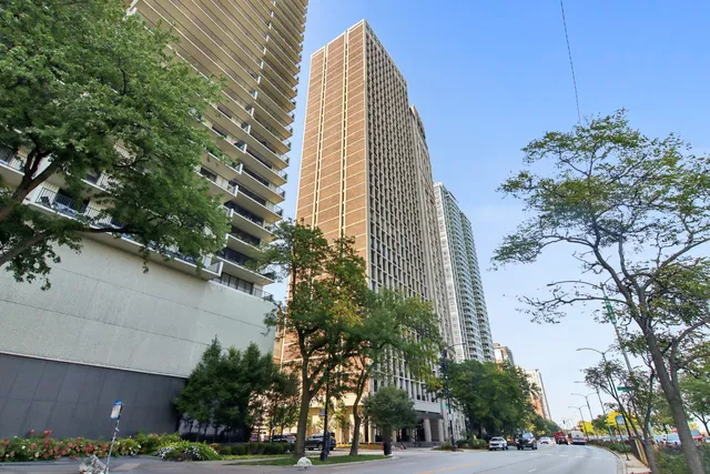 a view of a multi story building