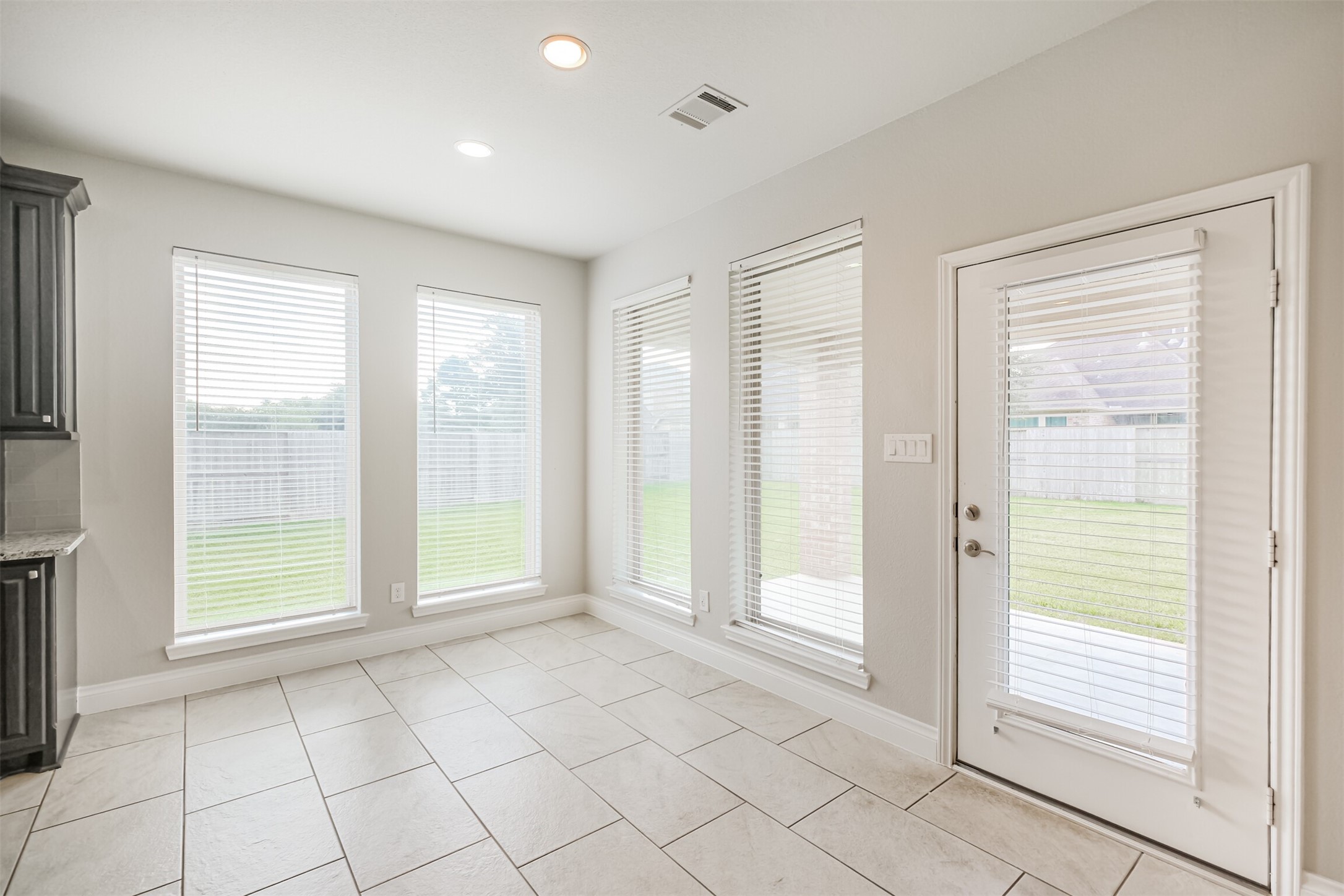 3506 Austen Court Rosharon, TX 77583 - Photo 21 of 50 Spacious family casual dining area is surrounded by windows with great backyard views.