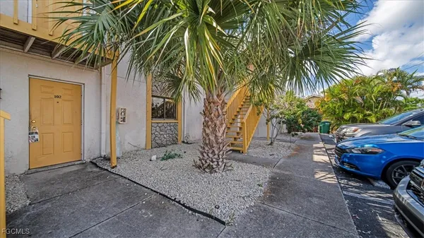 $1,300 | 1126 Southeast 8th Street, Unit 102, Cape Coral, FL 33990