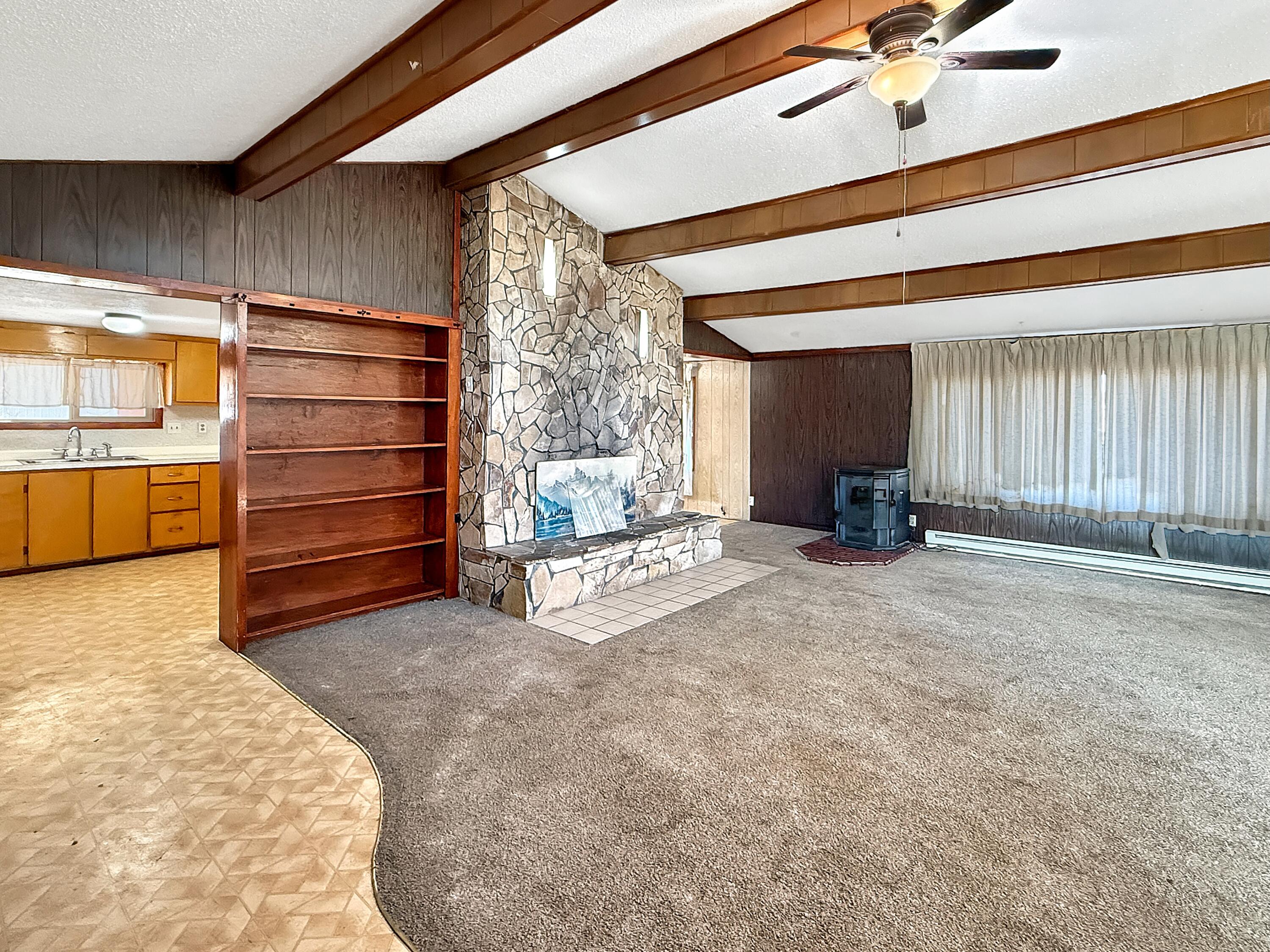 643 North Coles Road Prineville, OR 97754 - Photo 5 of 45 Living Room