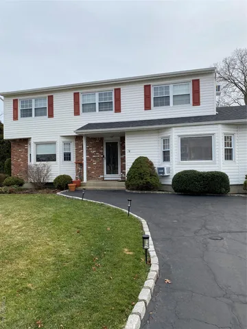 $1,800 | 6 Gaines Drive, Farmingville, NY 11738