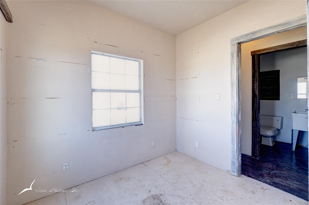 10333 Cr 254 Clyde Tx 79510 Clyde, TX 79510 - Photo 6 of 13 an empty room and a bathroom with toilet