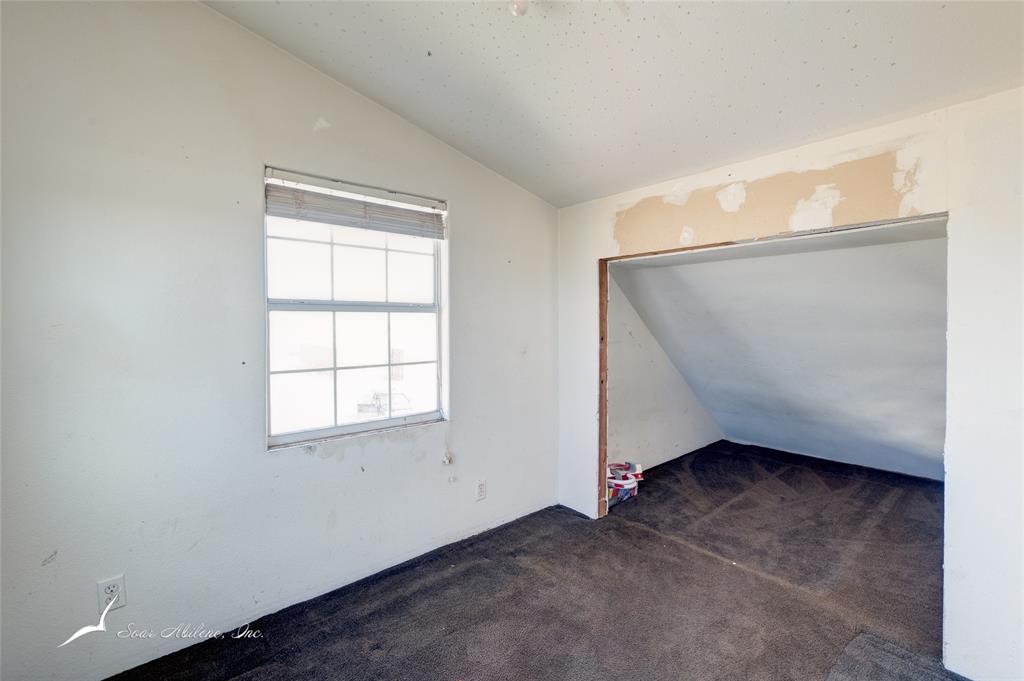 10333 Cr 254 Clyde Tx 79510 Clyde, TX 79510 - Photo 9 of 13 an empty room with windows