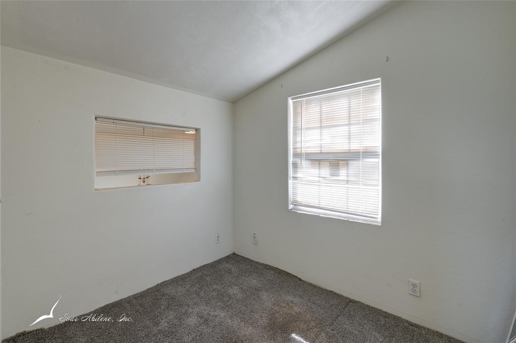 10333 Cr 254 Clyde Tx 79510 Clyde, TX 79510 - Photo 10 of 13 an empty room with a window