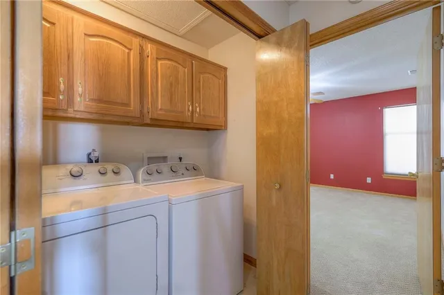 $290,000 | 528 Saturn Drive, Raymore, MO 64083