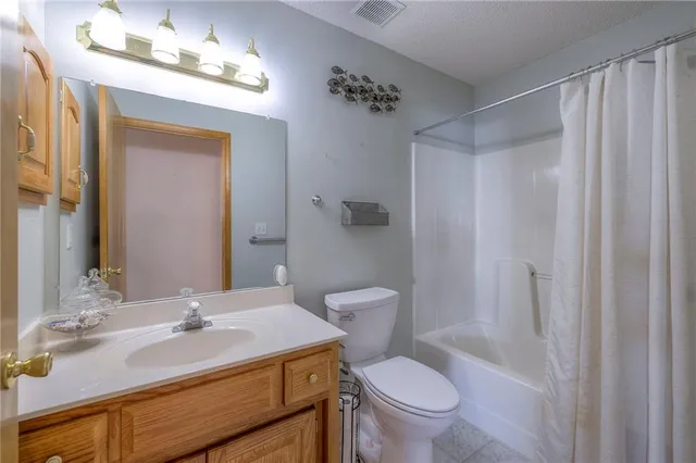 $290,000 | 528 Saturn Drive, Raymore, MO 64083