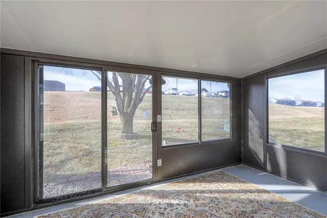 $290,000 | 528 Saturn Drive, Raymore, MO 64083