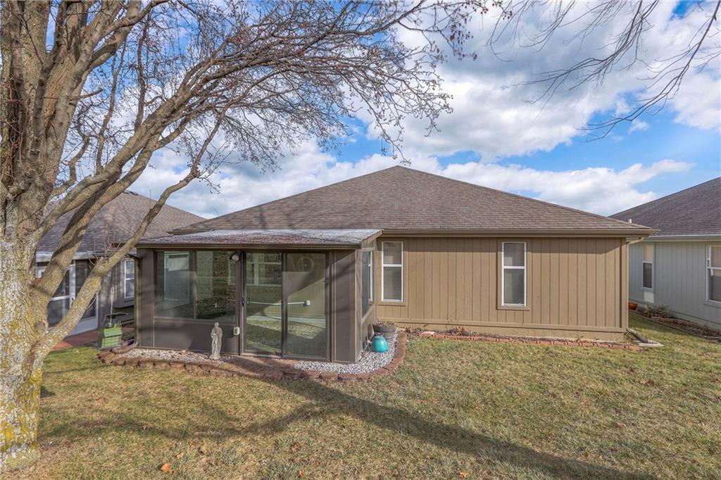 528 Saturn Drive Raymore, MO 64083 - Photo 5 of 38