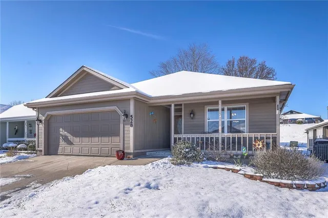 $290,000 | 528 Saturn Drive, Raymore, MO 64083