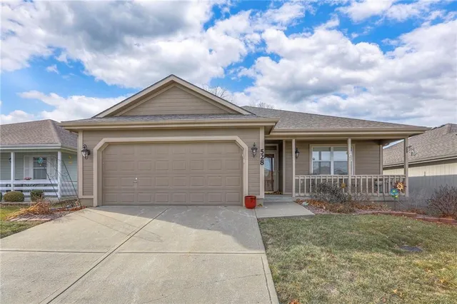 $290,000 | 528 Saturn Drive, Raymore, MO 64083