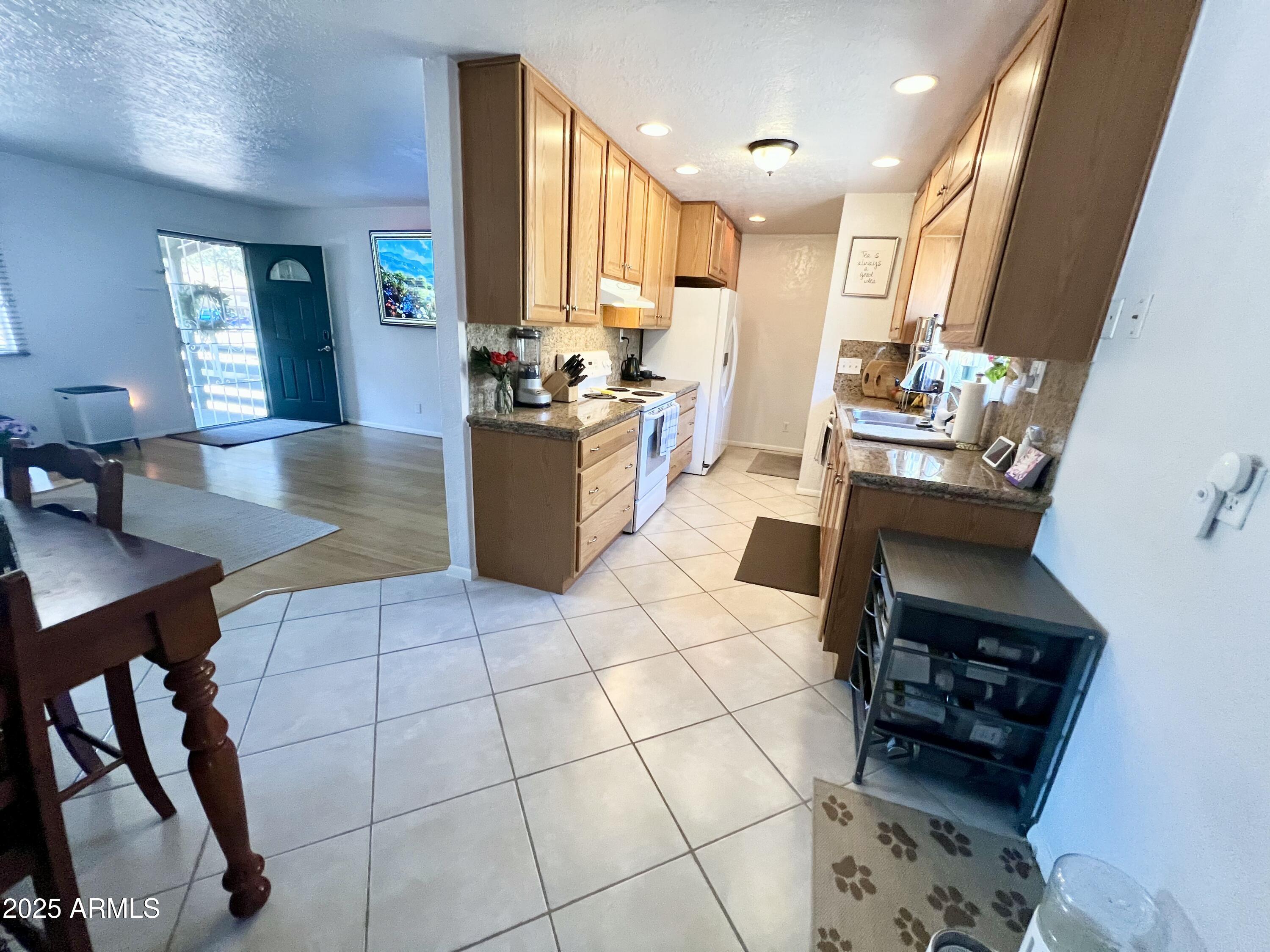 330 West Roundup Road Payson, AZ 85541 - Photo 13 of 31 Kitchen/Living